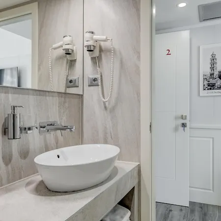 Roko Luxury Πανσιόν 4*