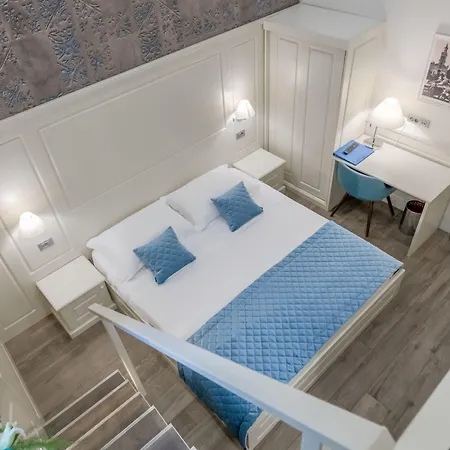 Roko Luxury Πανσιόν 4*