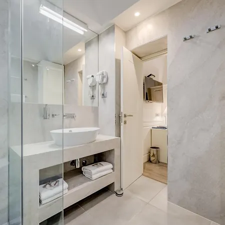 招待所 Roko Luxury 4*