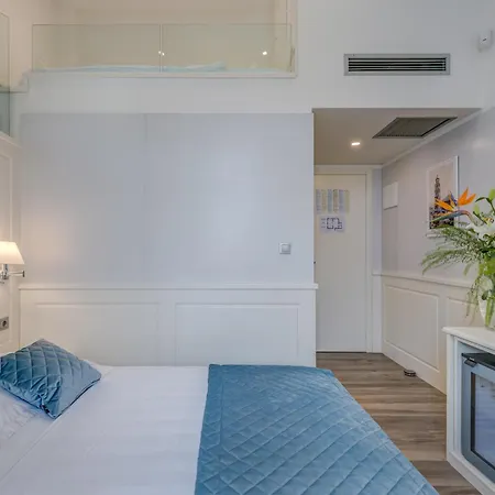 招待所 Roko Luxury 4*