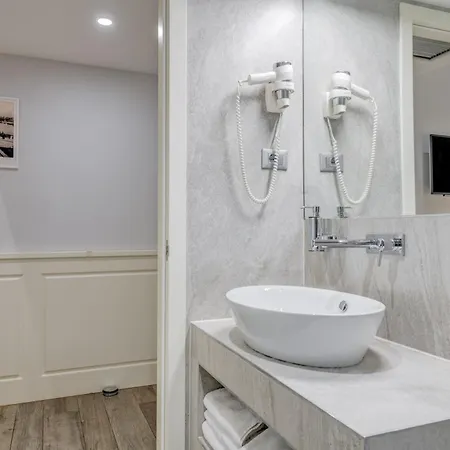 Roko Luxury Πανσιόν 4*