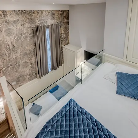 Πανσιόν Roko Luxury 4*